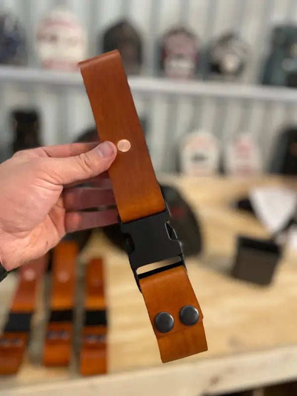 Brown leather strap with black buckle for Box Light Quick release system