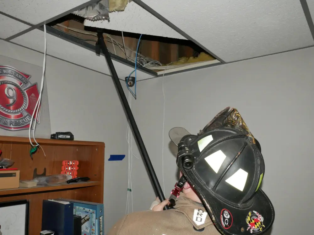 Firefighter’s helmet with NY Style Roof Hook – 5 ft roof hook for safety and support