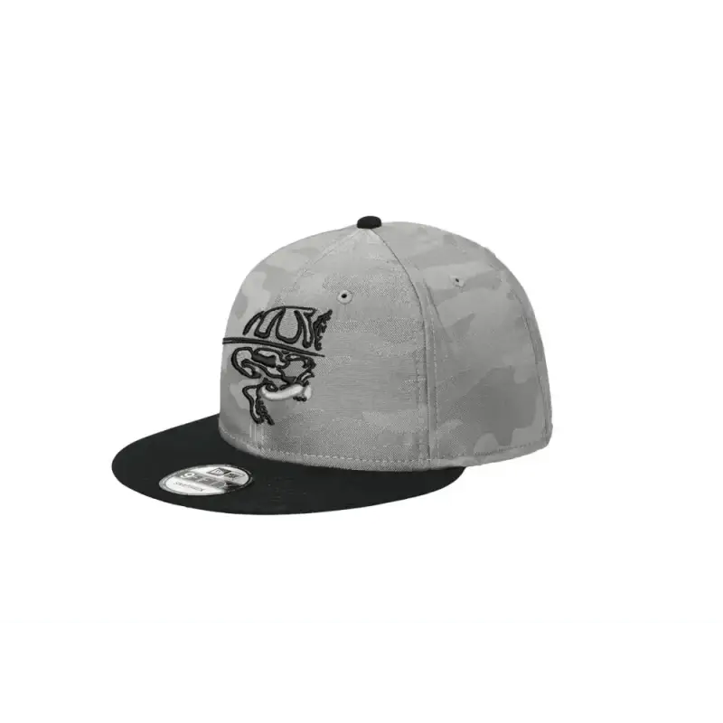 Gray and black Screaming Skull snapback baseball cap with embroidered logo design