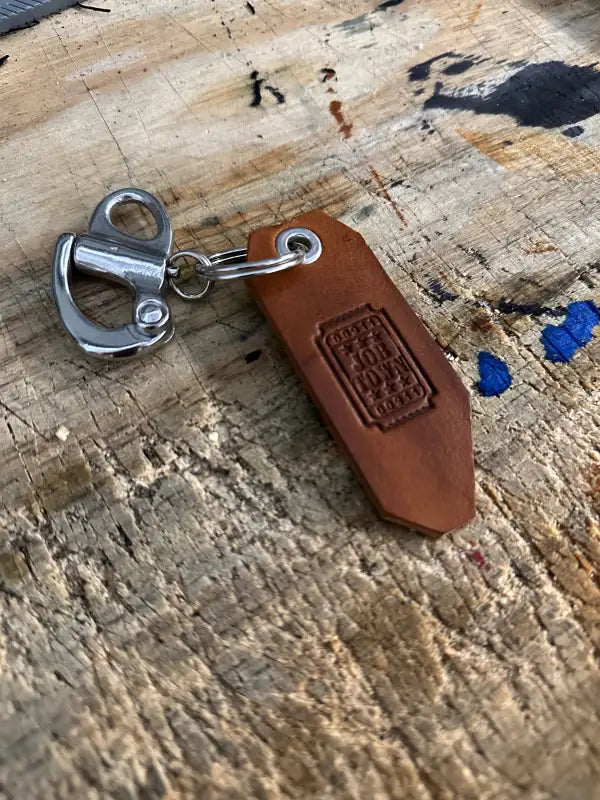 Leather keychain with metal clip featuring 50mm quick release clip for easy attachment