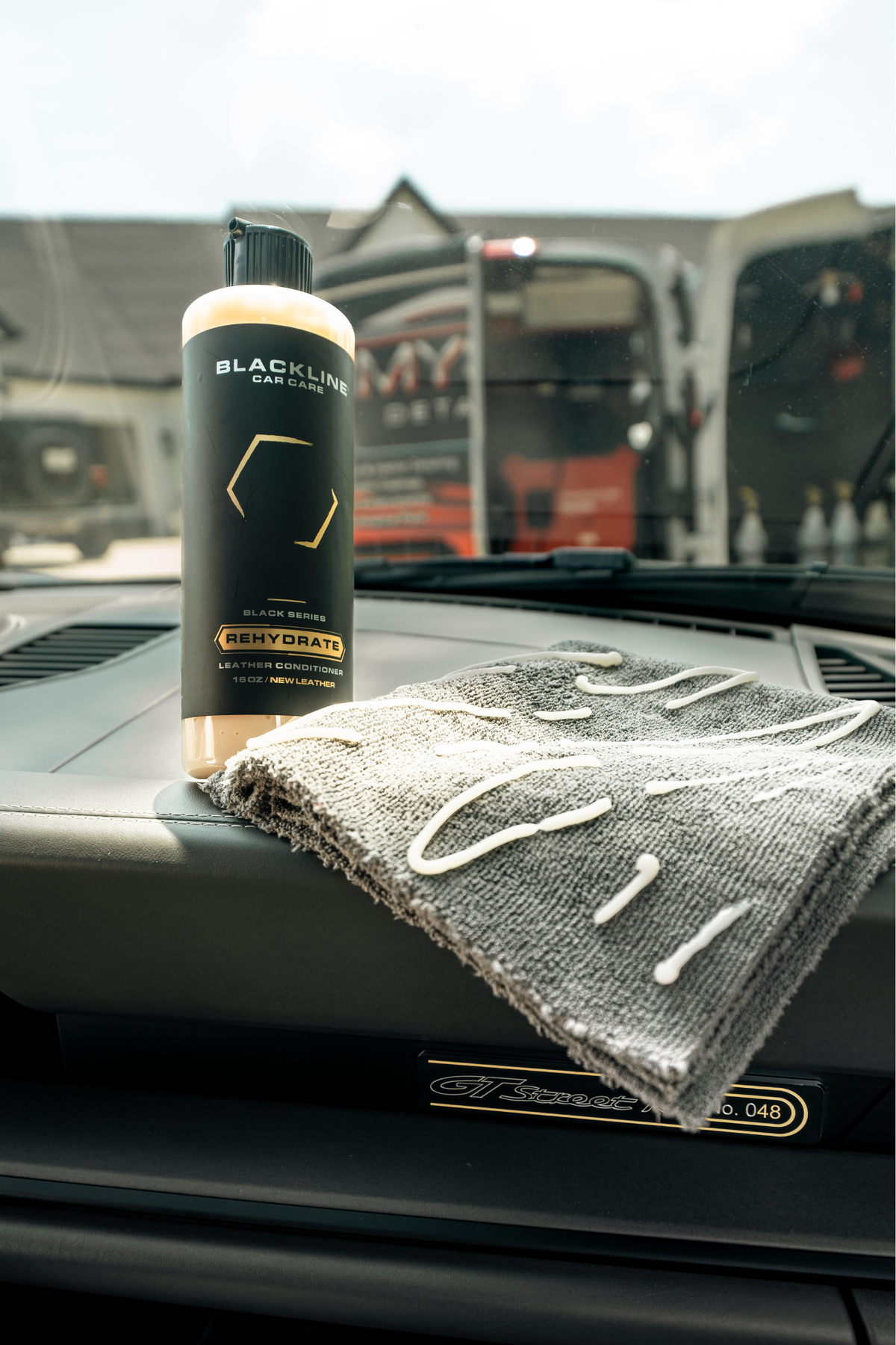 BLACKLINE® REHYDRATE LEATHER CONDITIONER - view 6