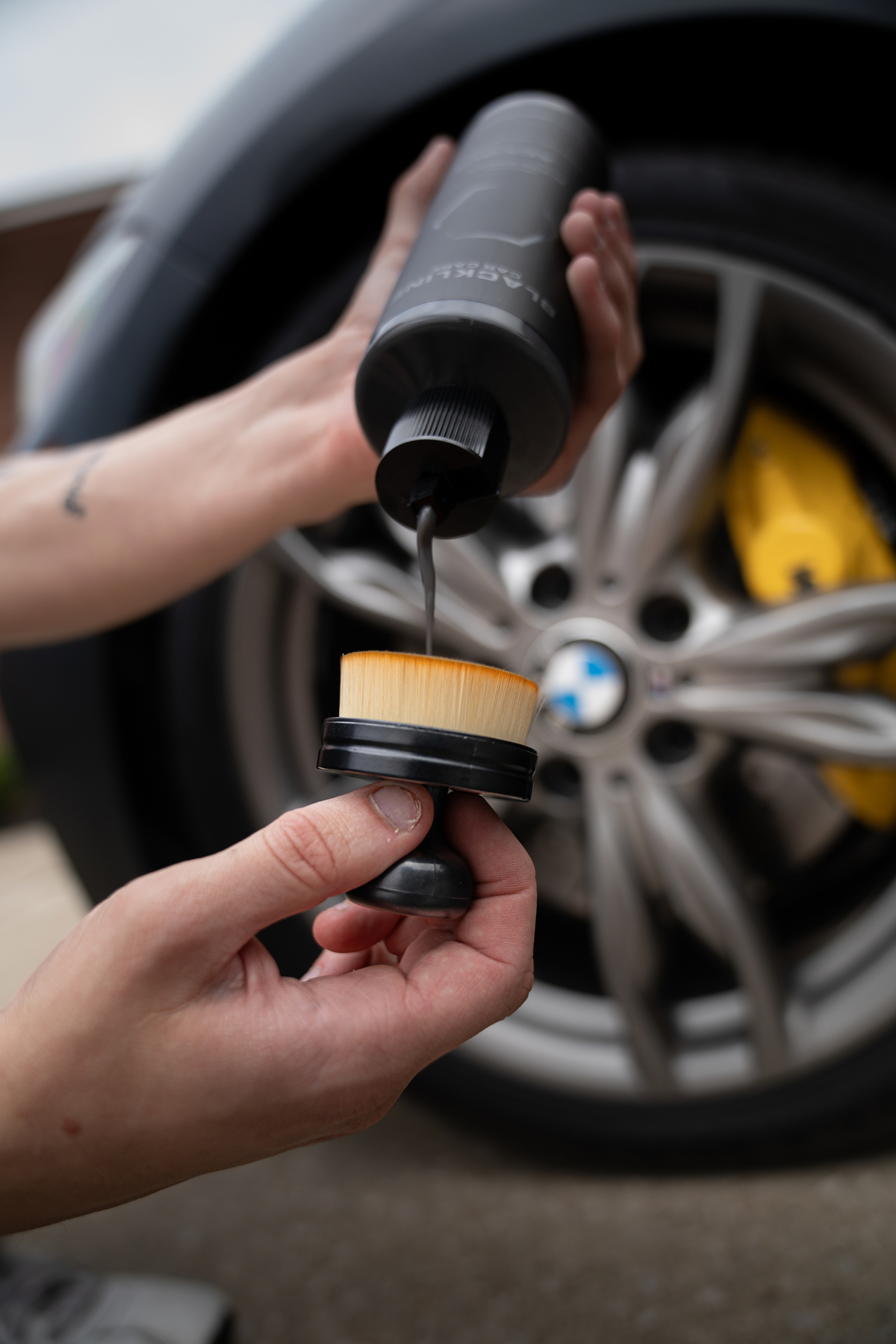 BLACKLINE® TIRE SHINE APPLICATOR BRUSH - view 2