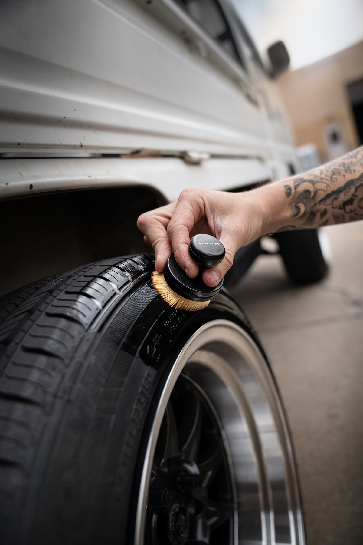 BLACKLINE® TIRE SHINE APPLICATOR BRUSH - view 5