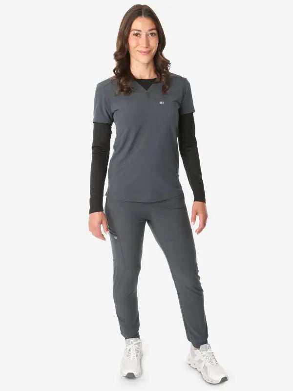 Athletic two-tone grey women’s long-sleeve underscrub with matching pants