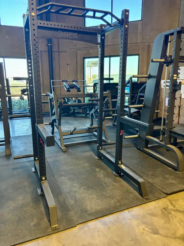 Black metal power rack for strength training and squat exercises in SFE Commercial series