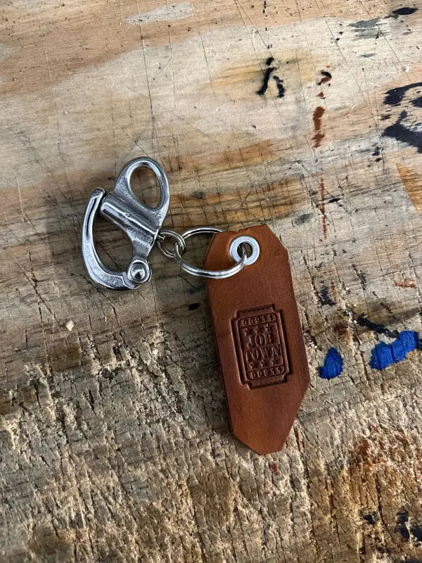 Leather keychain with metal clasp featuring 50mm quick release clip for easy attachment