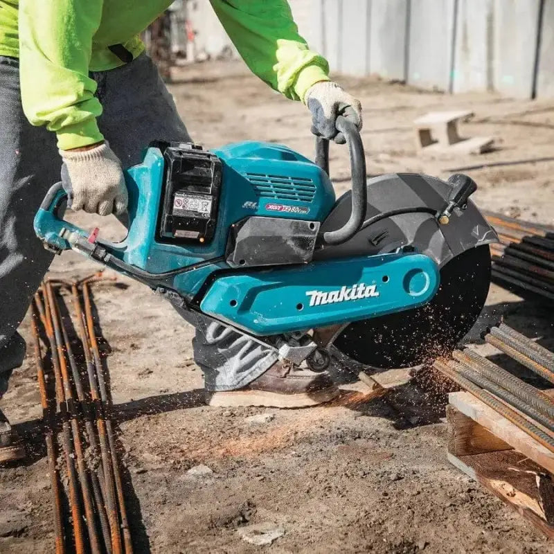 Makita GEC01PL 80V XGT Brushless power cutter slicing through rebar effortlessly