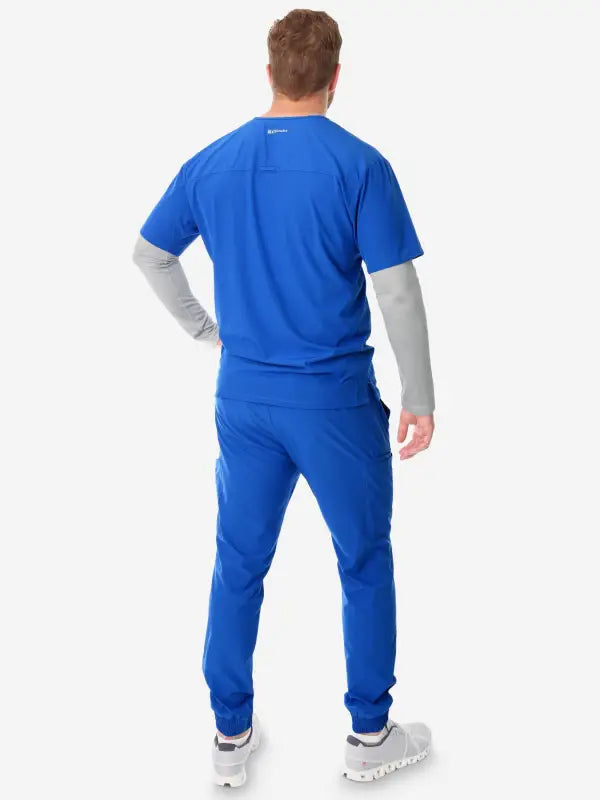 Person in bright blue Nike athletic outfit showcasing men’s long-sleeve underscrub