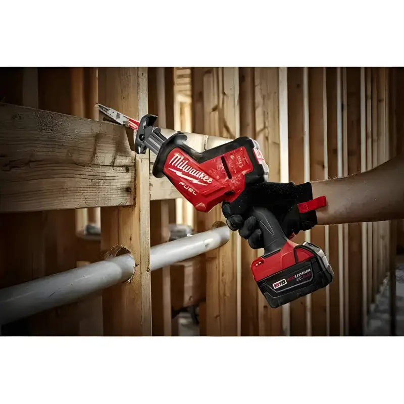 Milwaukee 2719-20 M18 FUEL Hackzall cutting through wood using Powerstate Brushless Motor